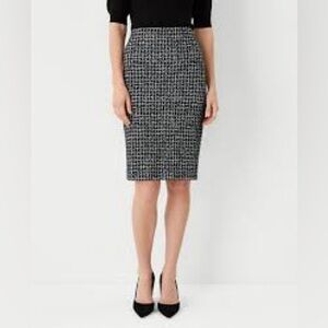 Ann Taylor navy knit pencil skirt, 6